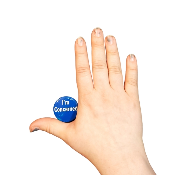 Vintage Hot Topic Button Pin "Im Concerned" Small Blue Button - Picture 6 of 8